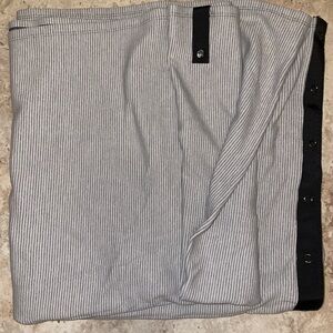 - LULULEMON VINYASA SCARF with snaps